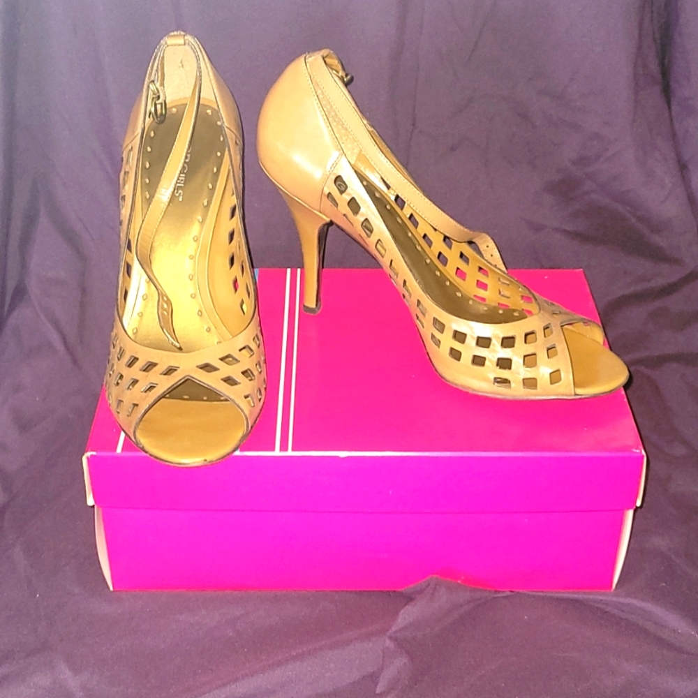 BCBGirls - Size 10 - Tan/ Cuoio